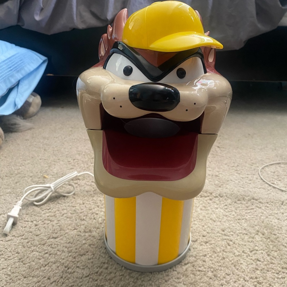 Like new vintage tazmanian devil popcorn popper